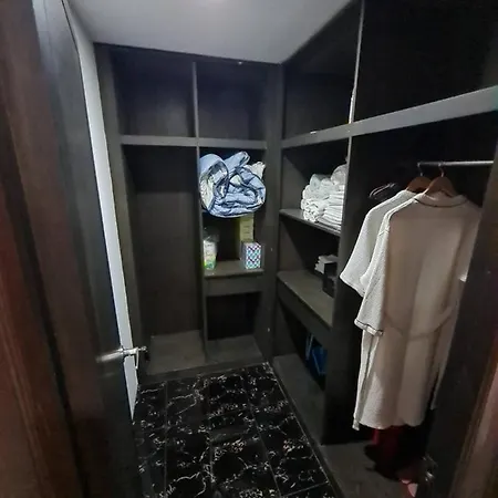 Off Walking St Executive Suite Angeles Exterior photo