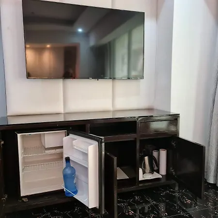 Off Walking St Executive Suite Angeles Exterior photo